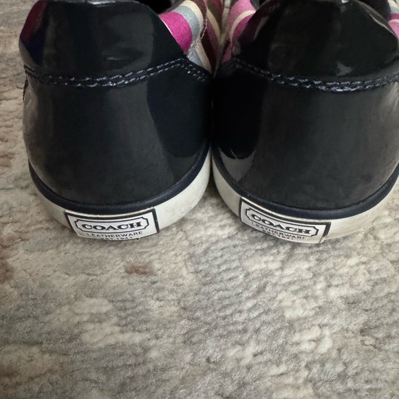 Coach striped Women’s sneakers size 7. - Picture 3 of 5